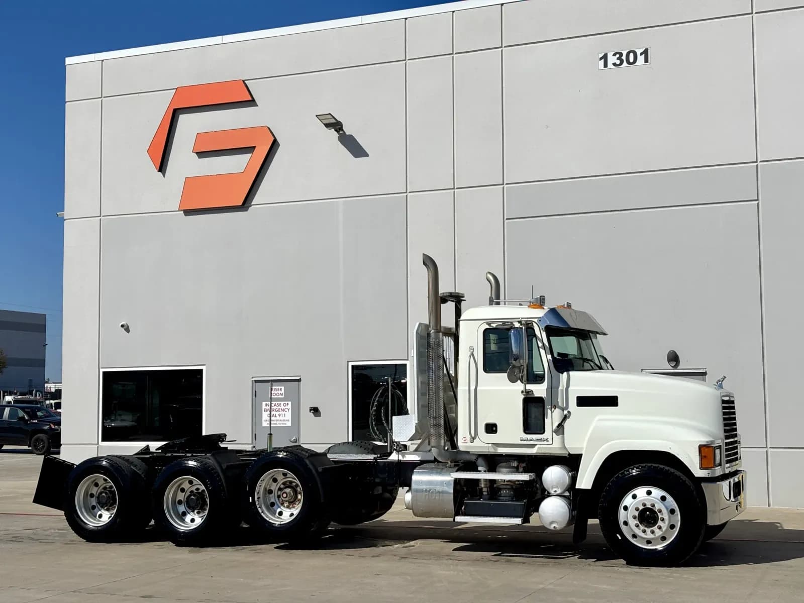 2013 Mack CHU613 - Day Cab