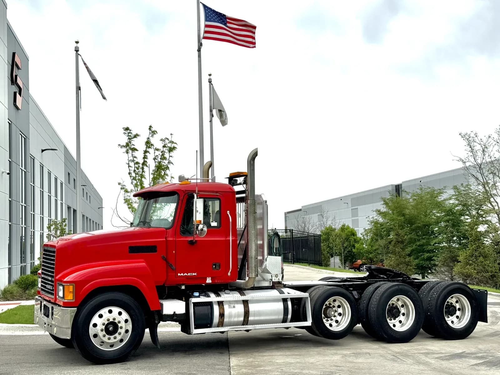 2013 Mack CHU613 - Day Cab