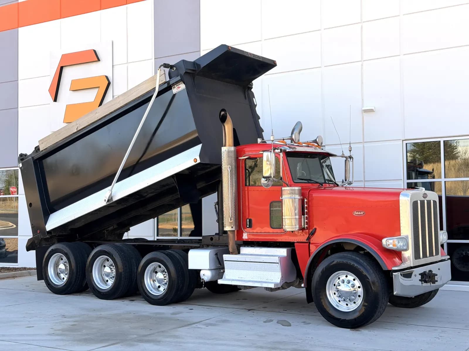 2021 Peterbilt 389 - Dump