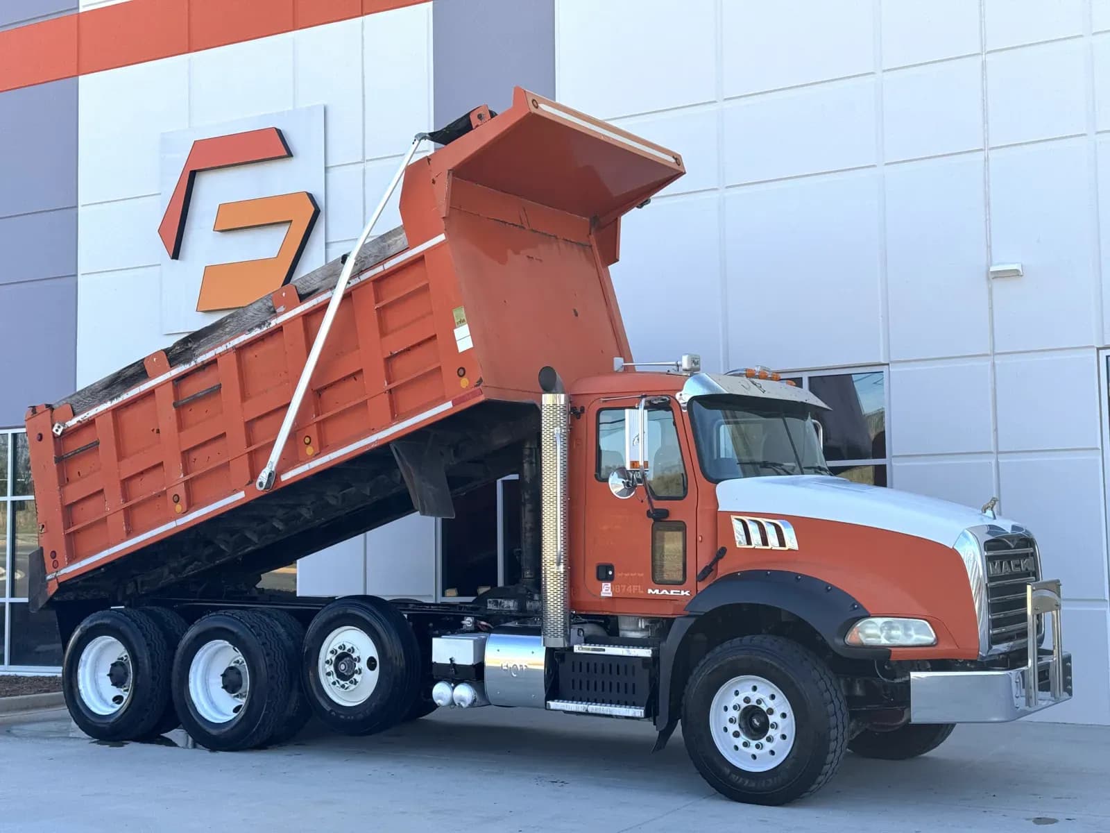 2015 Mack GU813 - Dump