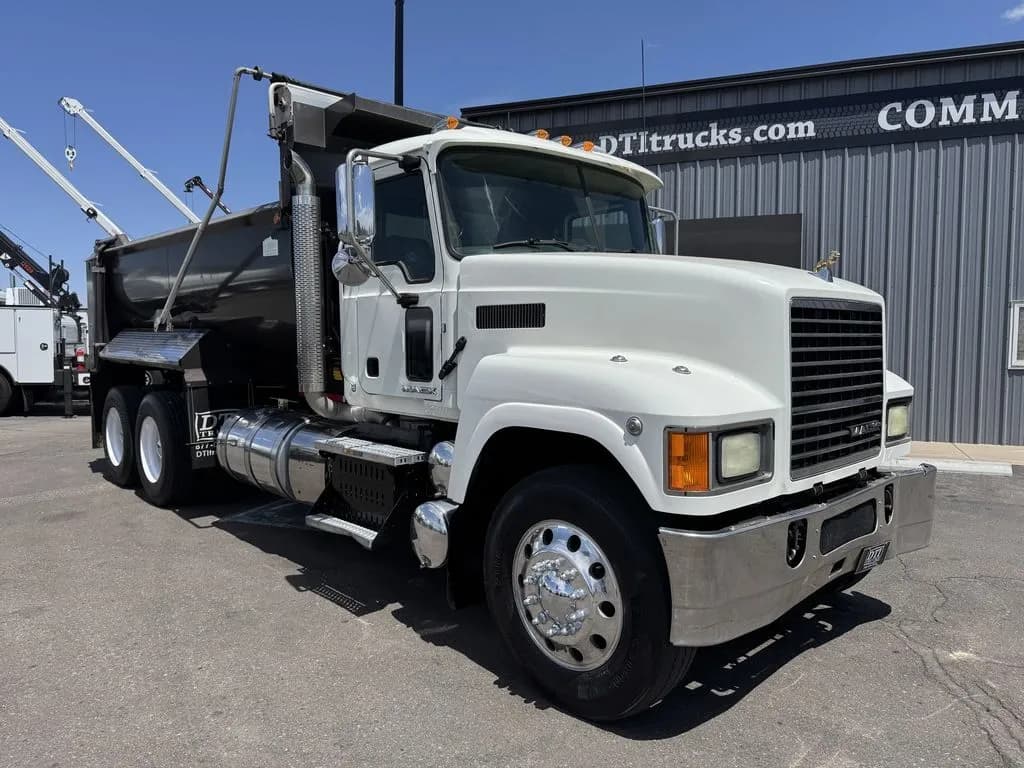 2015 Mack Pinnacle 16' Rock - Dump