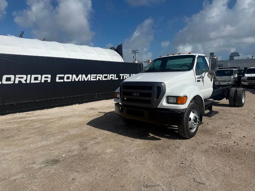 2005 Ford F-750 Cab and Chassis Base Trim - Chassis