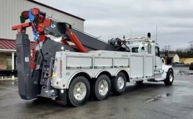 2023 Peterbilt 567 - Tow