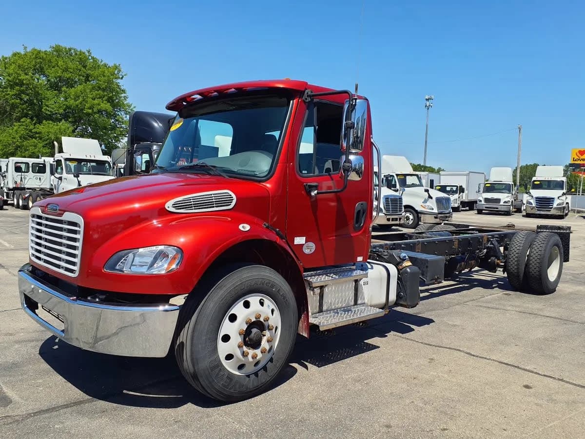 2019 Freightliner M2 106 - Chassis