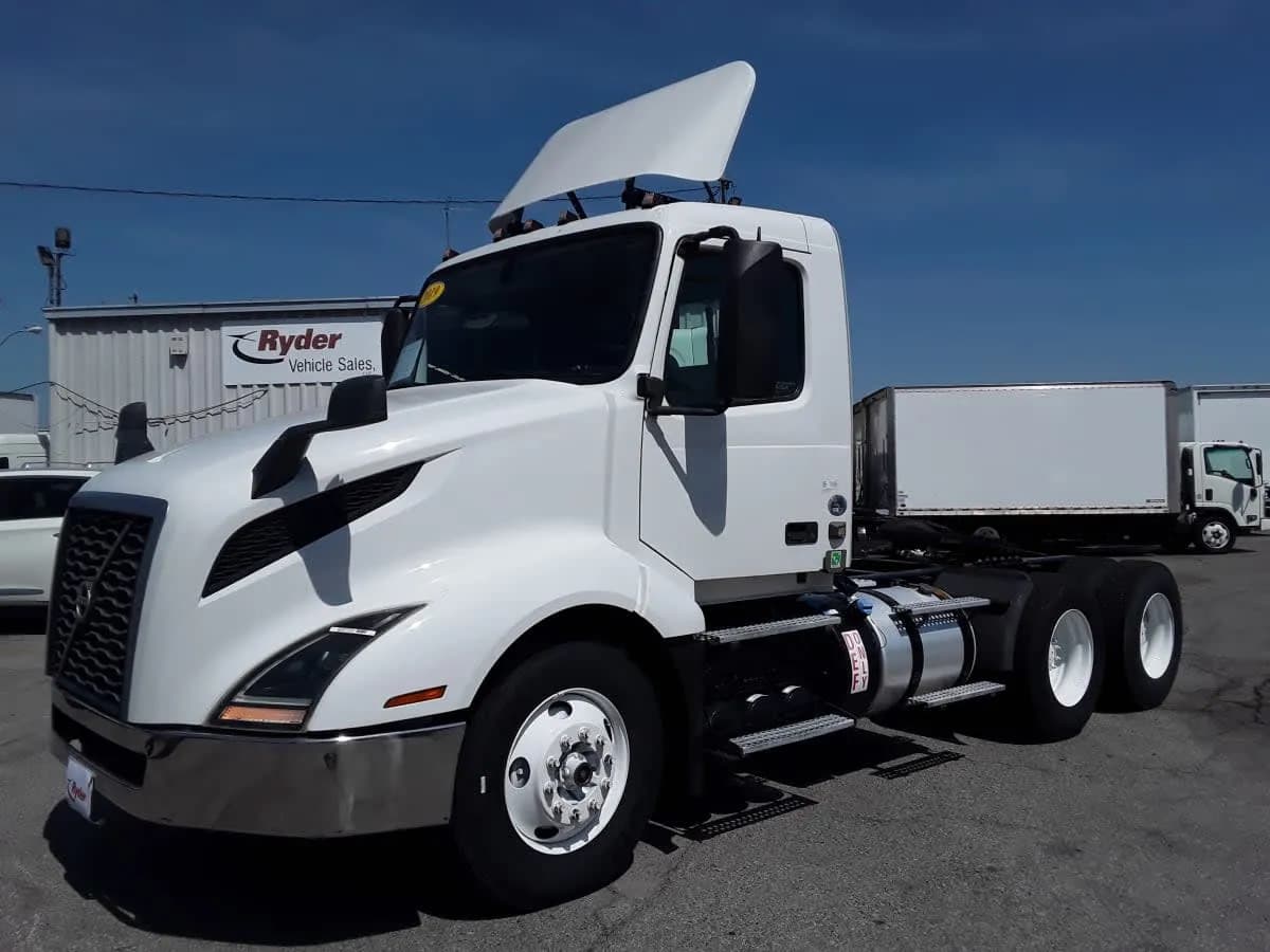2019 Volvo VNL64T-300 - Day Cab