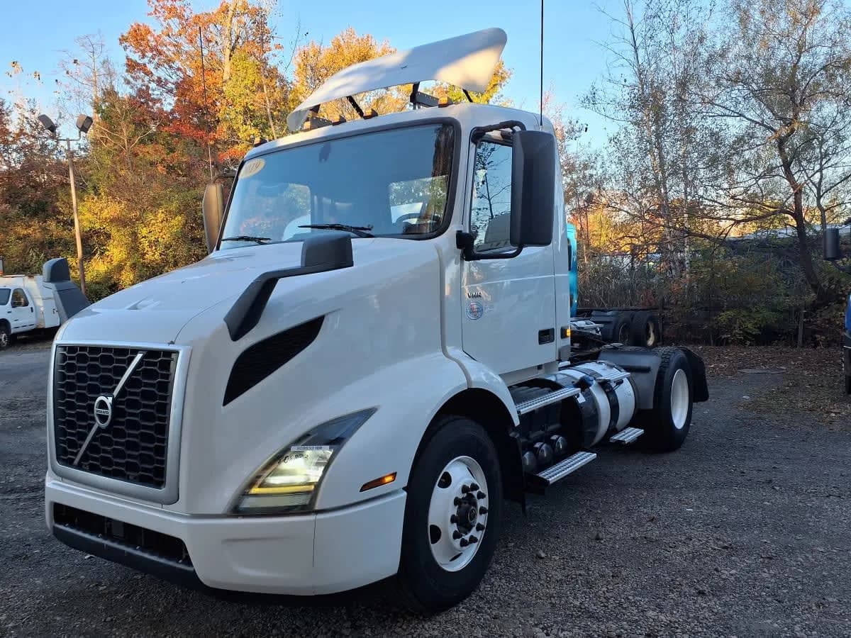 2019 Volvo VNR42T 300 - Day Cab