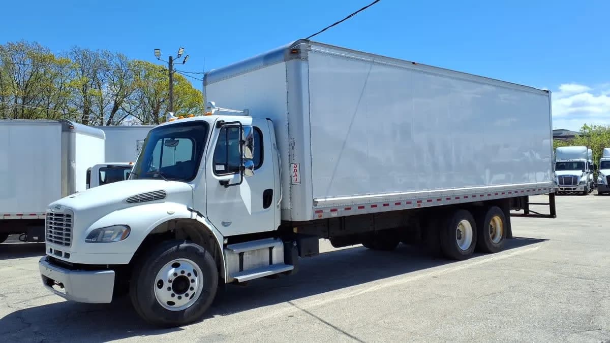 2018 Freightliner M2 106 - Box