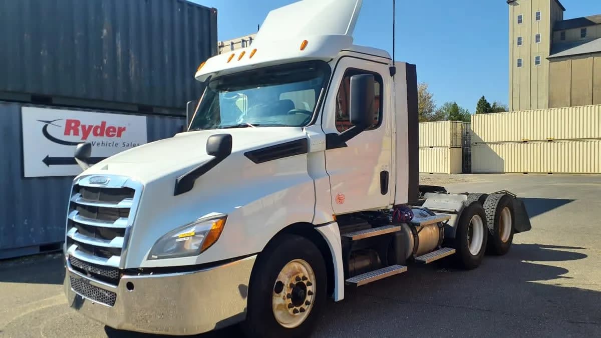 2020 Freightliner M2 106 - Flatbed