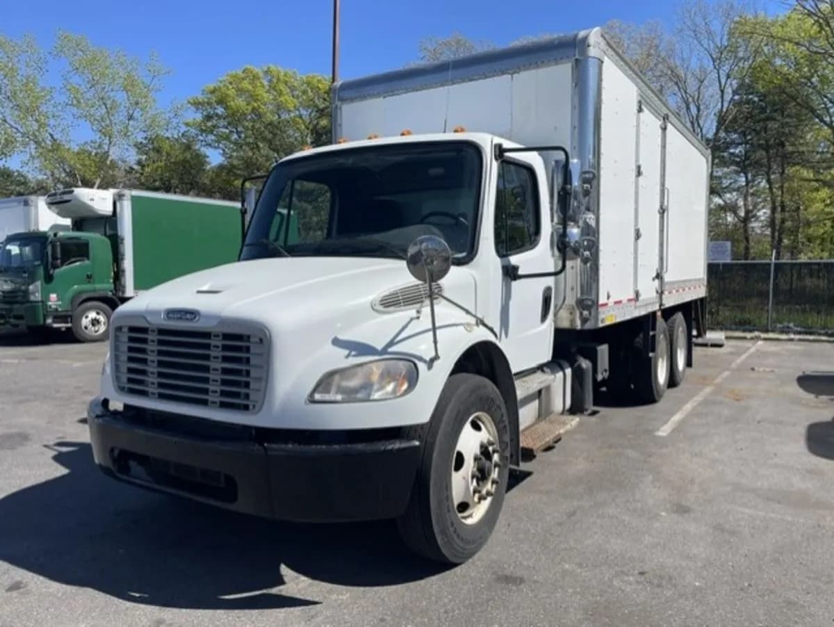 2019 Freightliner M2 106 - Box