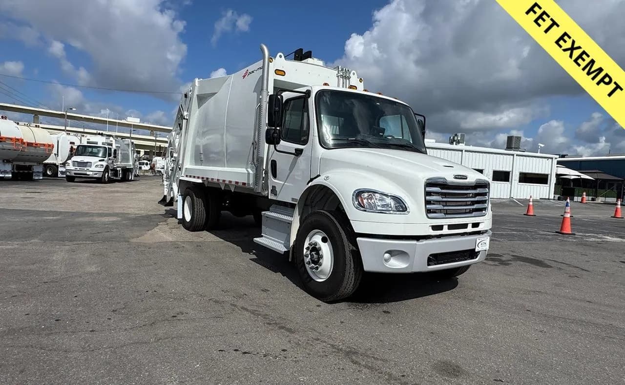2025 Freightliner M2 106 - Garbage
