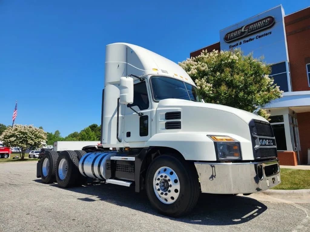 2020 Mack Trucks AN64T - Day Cab