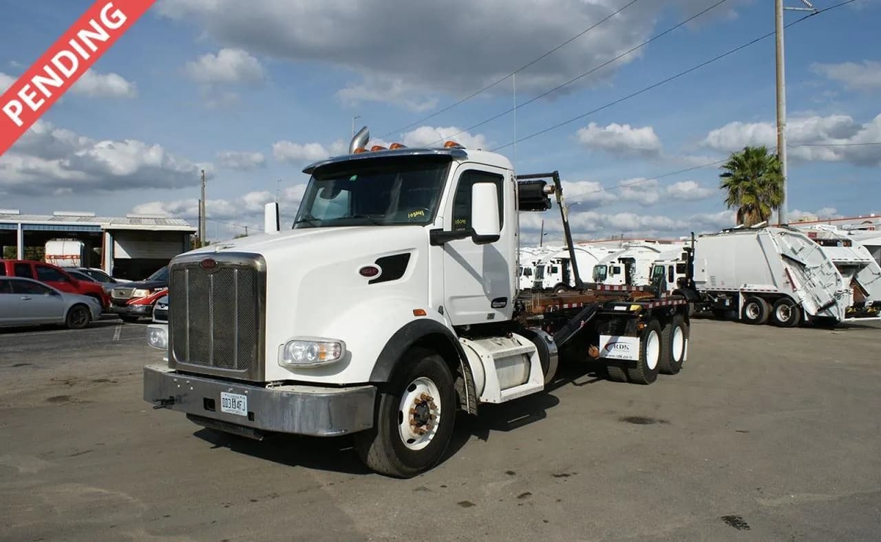 2023 Peterbilt 567 - Garbage