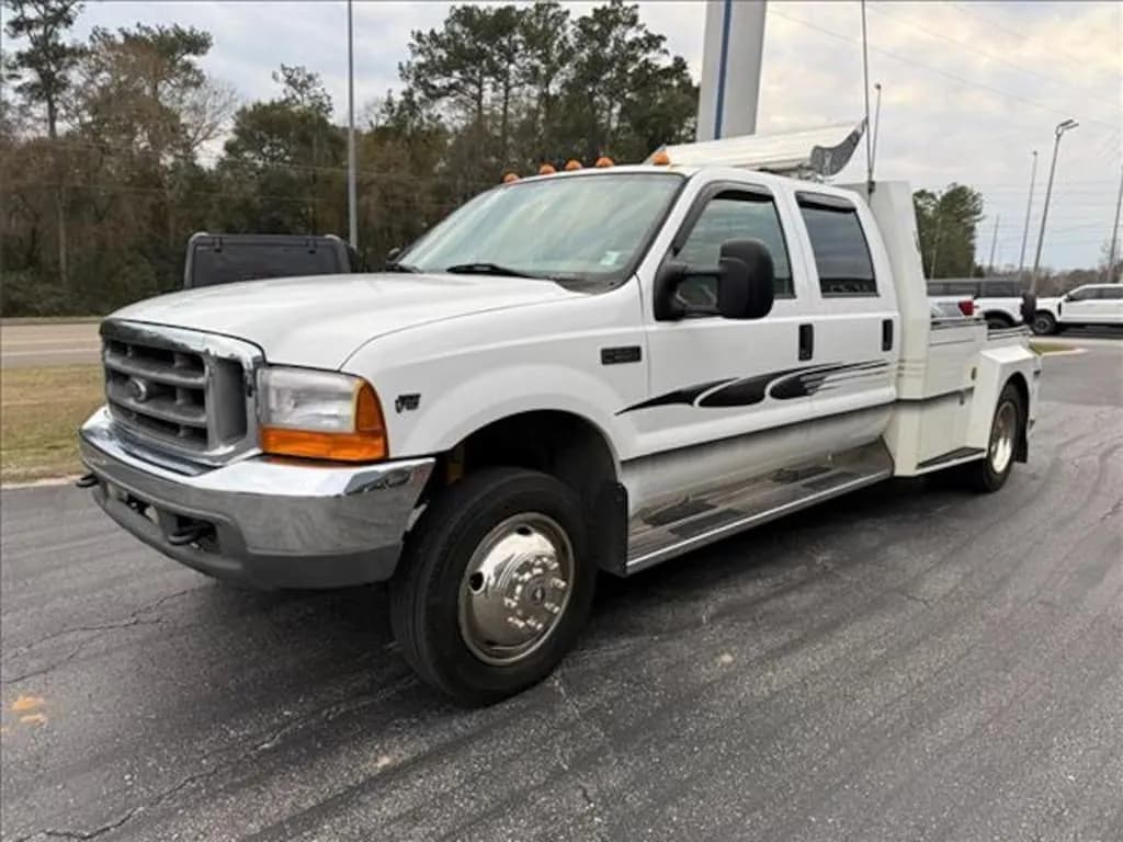 2001 Ford F-550 Chassis - Pickup
