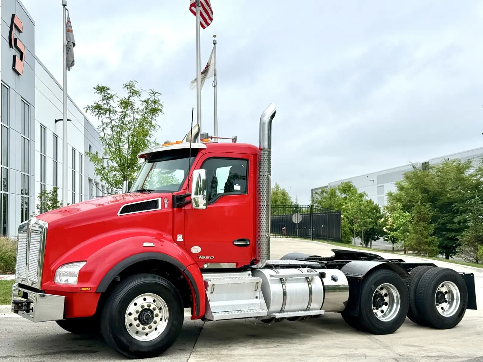 2022 Kenworth T880 - Day Cab
