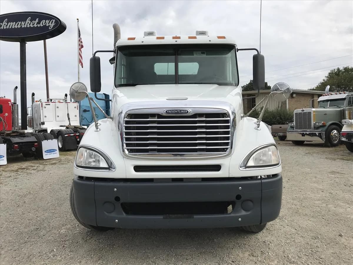 2011 Freightliner Columbia - Tanker