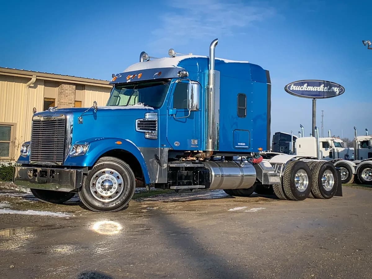 2012 Freightliner Coronado - Sleeper