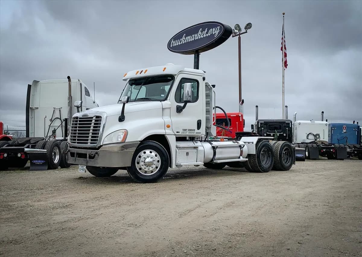 2011 Freightliner Cascadia - Day Cab