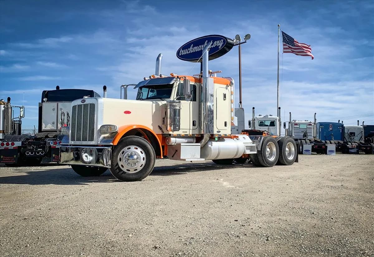 2010 Peterbilt 389 - Sleeper