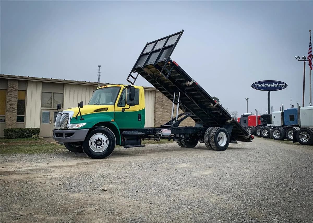 2011 International 4300 - Dump
