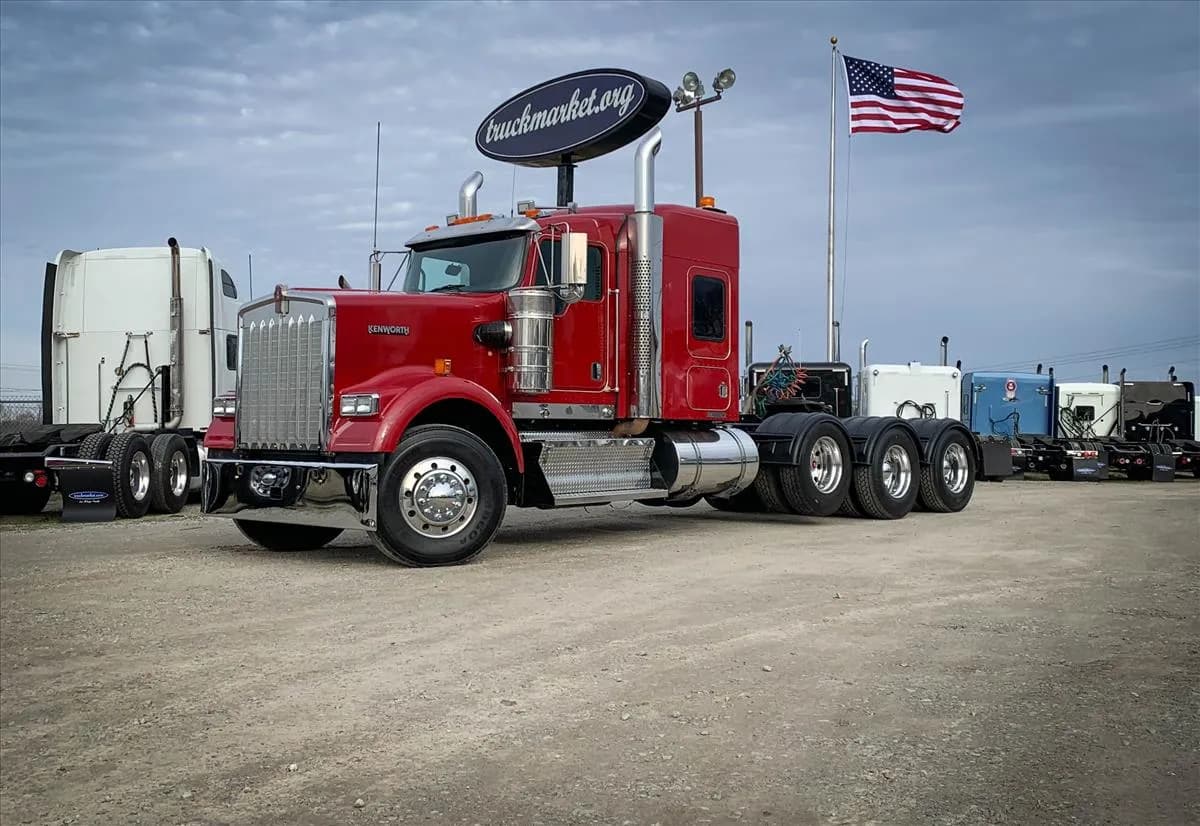 2008 Kenworth W900 - Sleeper