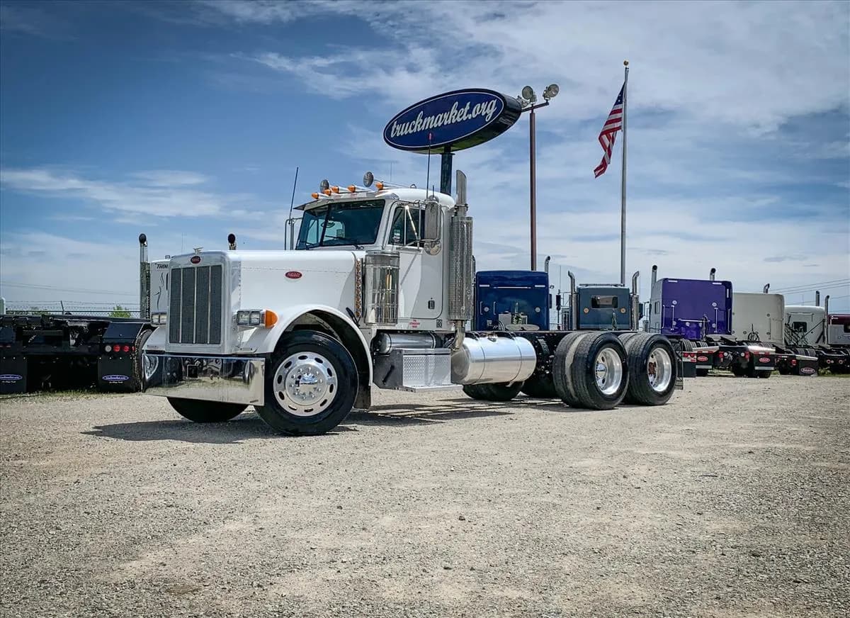 2002 Cat 379 CAB & - Day Cab