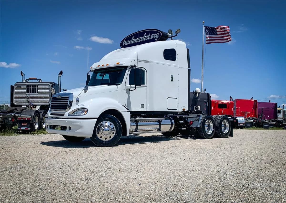 2016 Freightliner Columbia - Glider Kit Trucks
