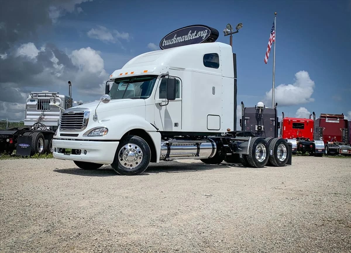 2016 Freightliner Columbia - Glider Kit Trucks