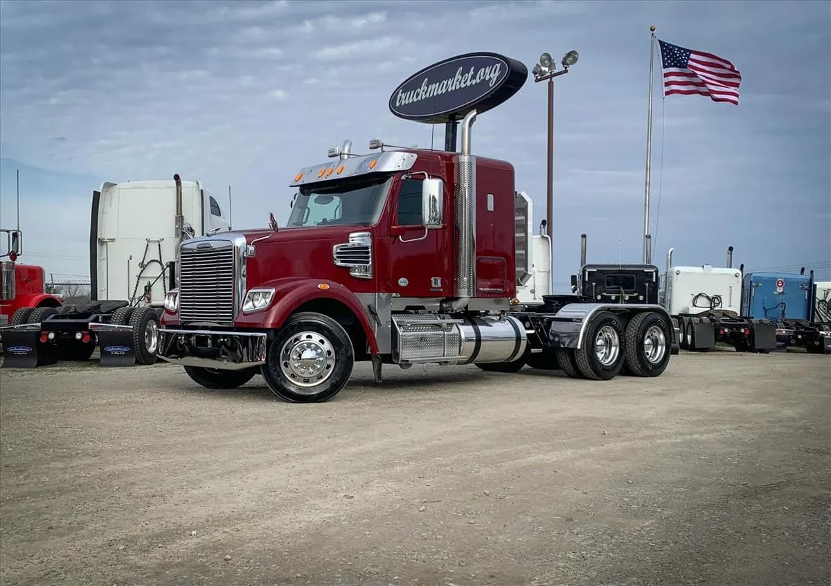 2013 Freightliner Coronado - Sleeper