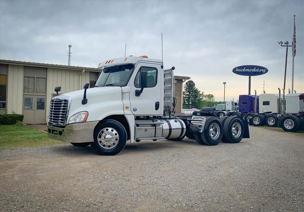 2014 Freightliner Cascadia - Day Cab