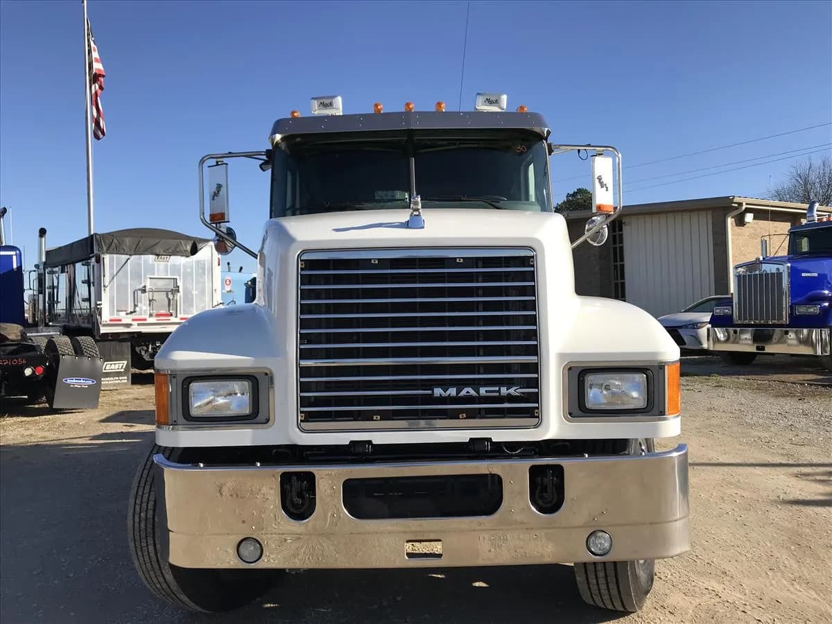 2012 Mack CHU613 - Sleeper