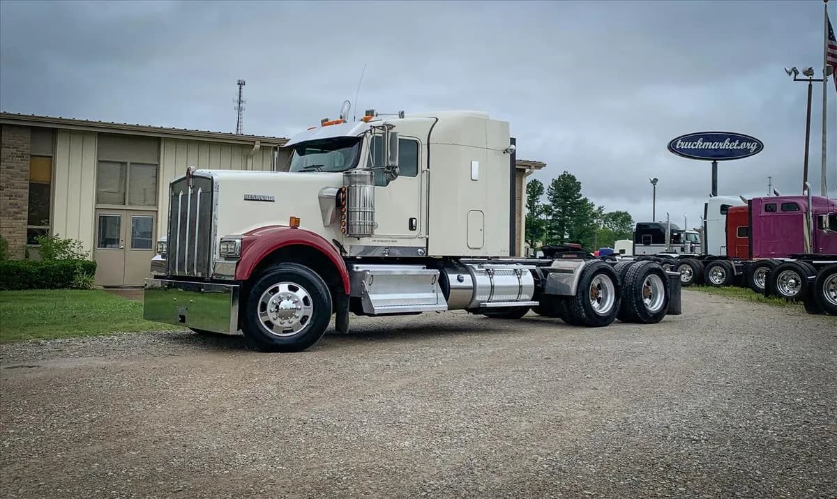 2012 Kenworth W900 - Sleeper