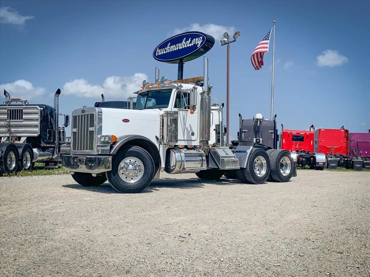 2003 Cat 379 - Day Cab