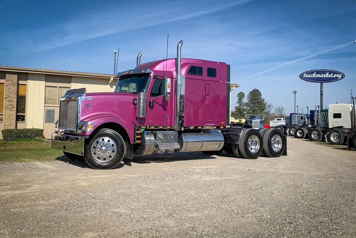 2014 International 9900i - Sleeper