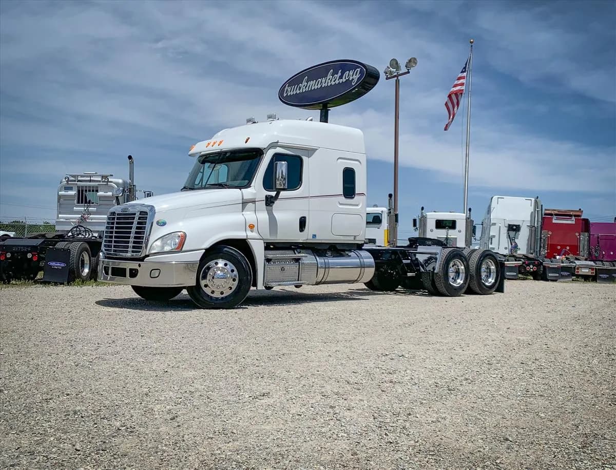 2014 Freightliner Cascadia - Sleeper