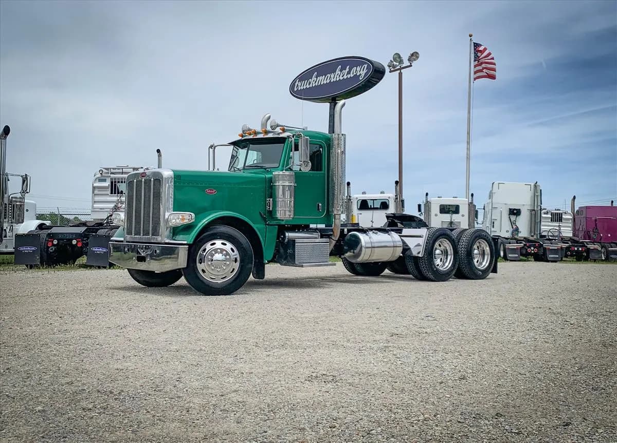 2012 Peterbilt 389 - Day Cab