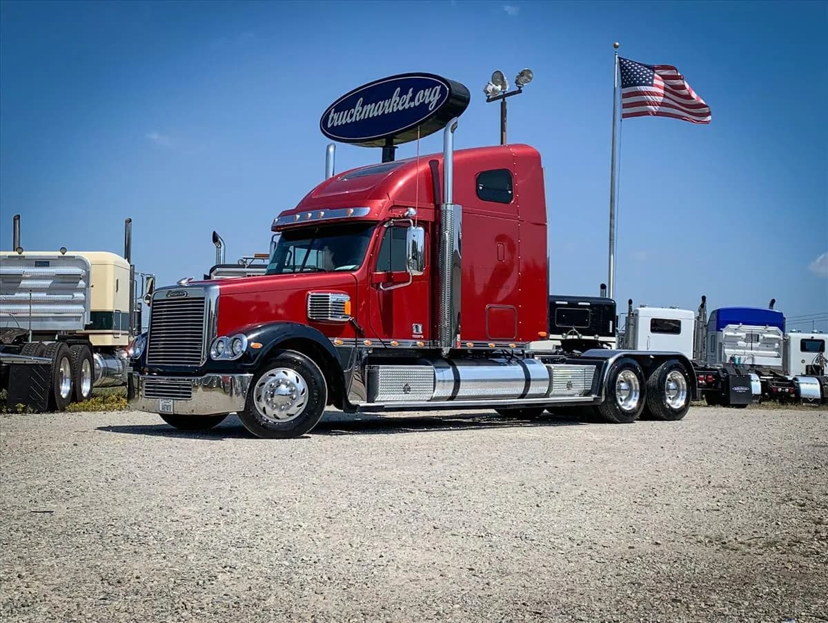 2004 Freightliner Coronado - Sleeper