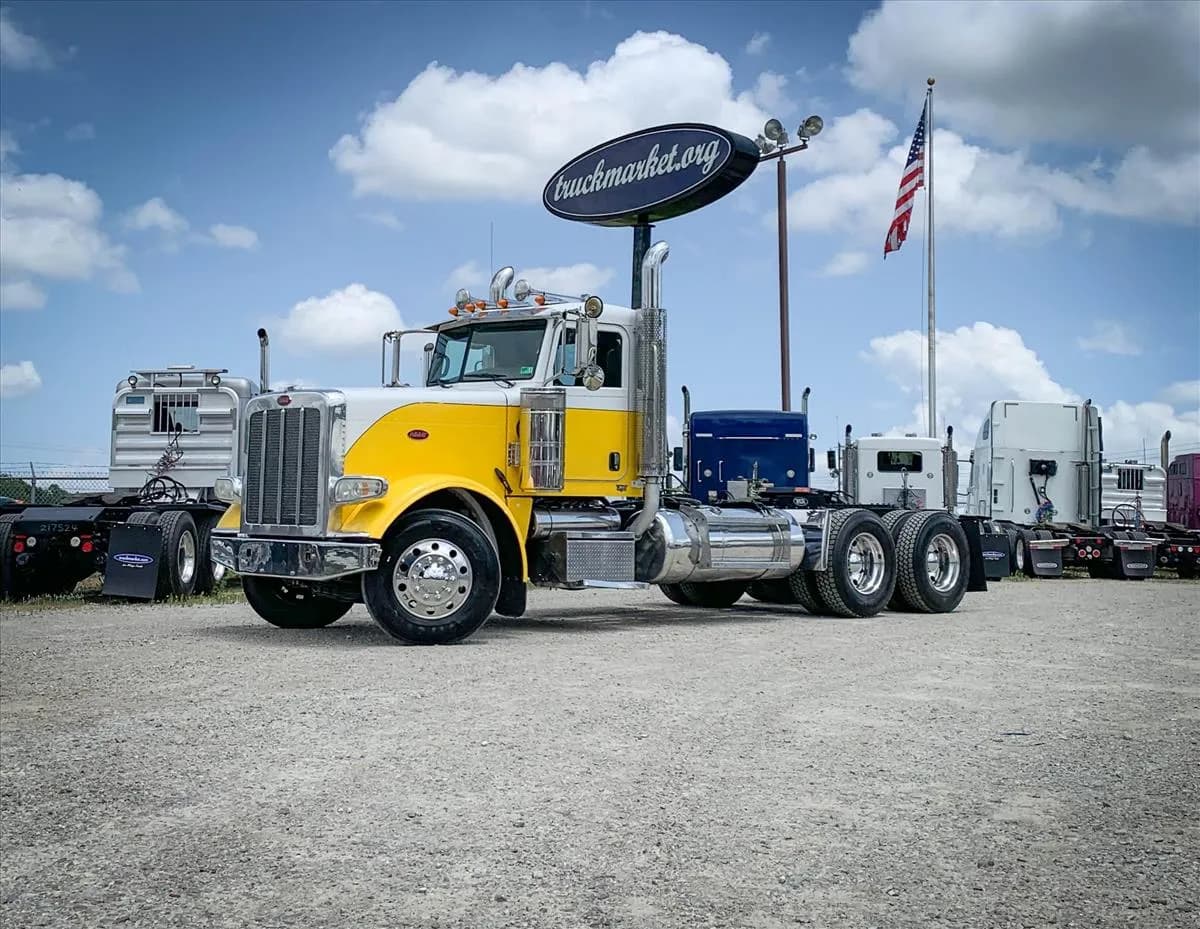 2009 Peterbilt 388 - Day Cab
