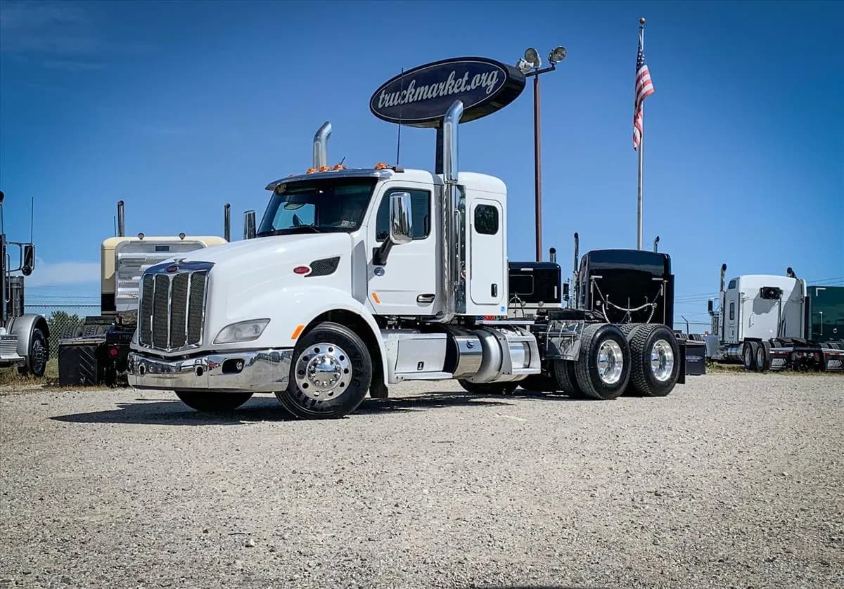 2016 Peterbilt 579 - Sleeper