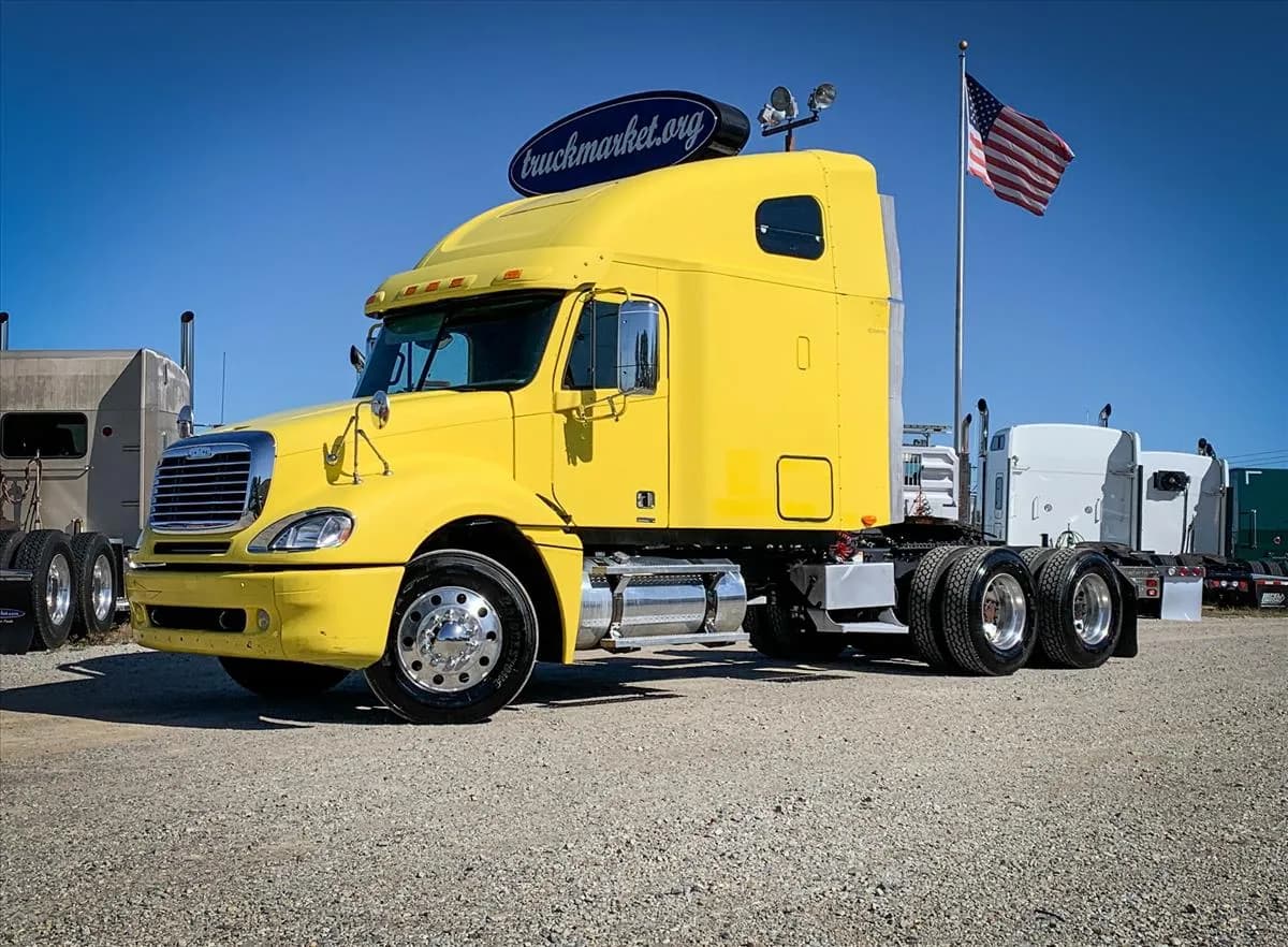 2007 Freightliner Columbia - Sleeper