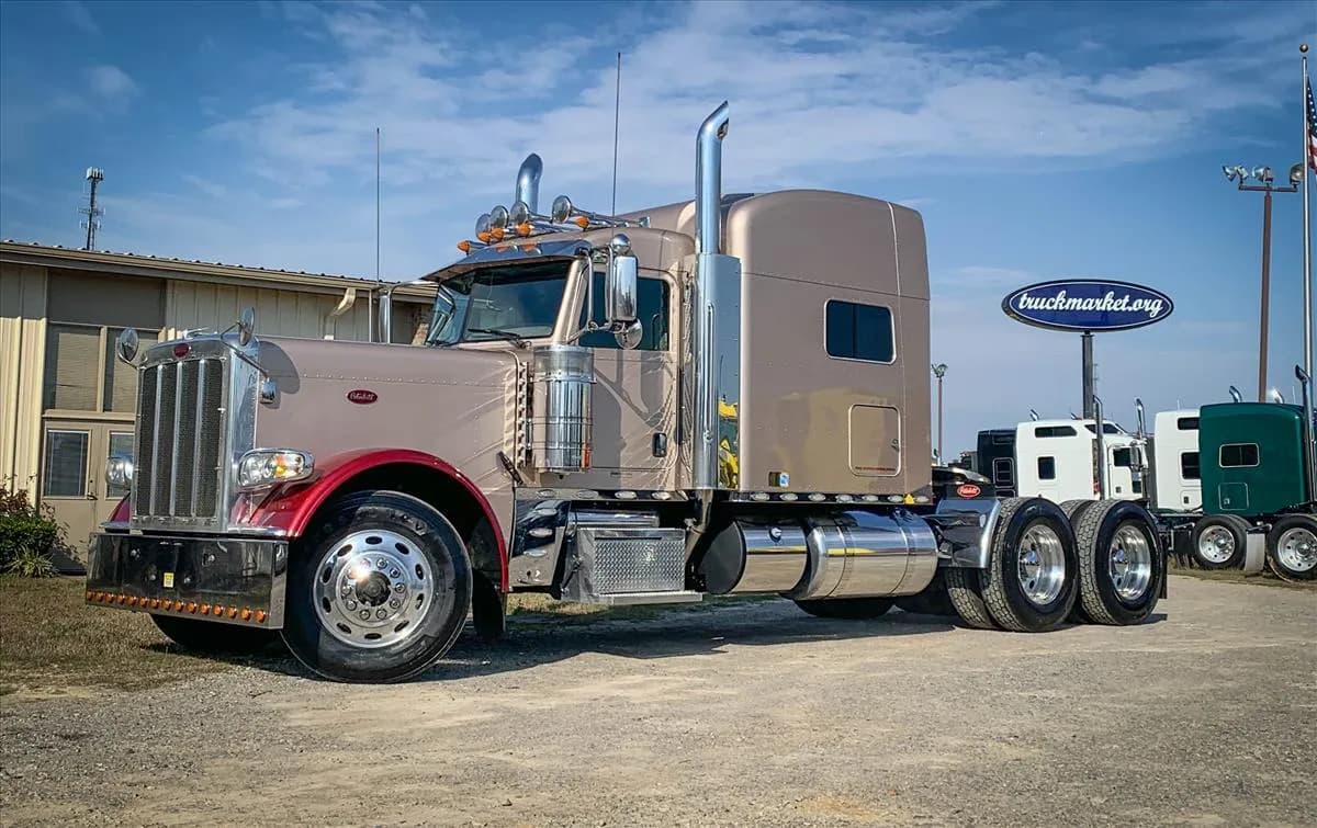 2015 Peterbilt 389 - Sleeper