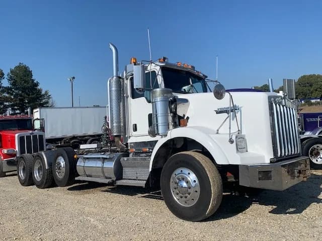 2003 Kenworth T800W TRI - Day Cab