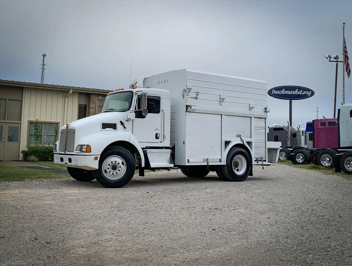 2007 Kenworth T300 - Service
