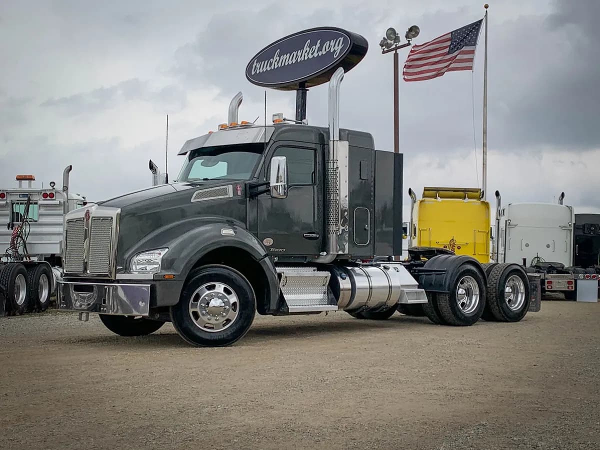 2017 Kenworth T880 - Sleeper