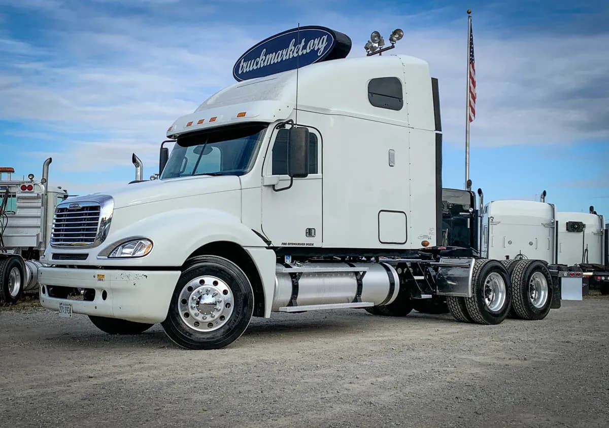 2016 Freightliner Columbia - Glider Kit Trucks