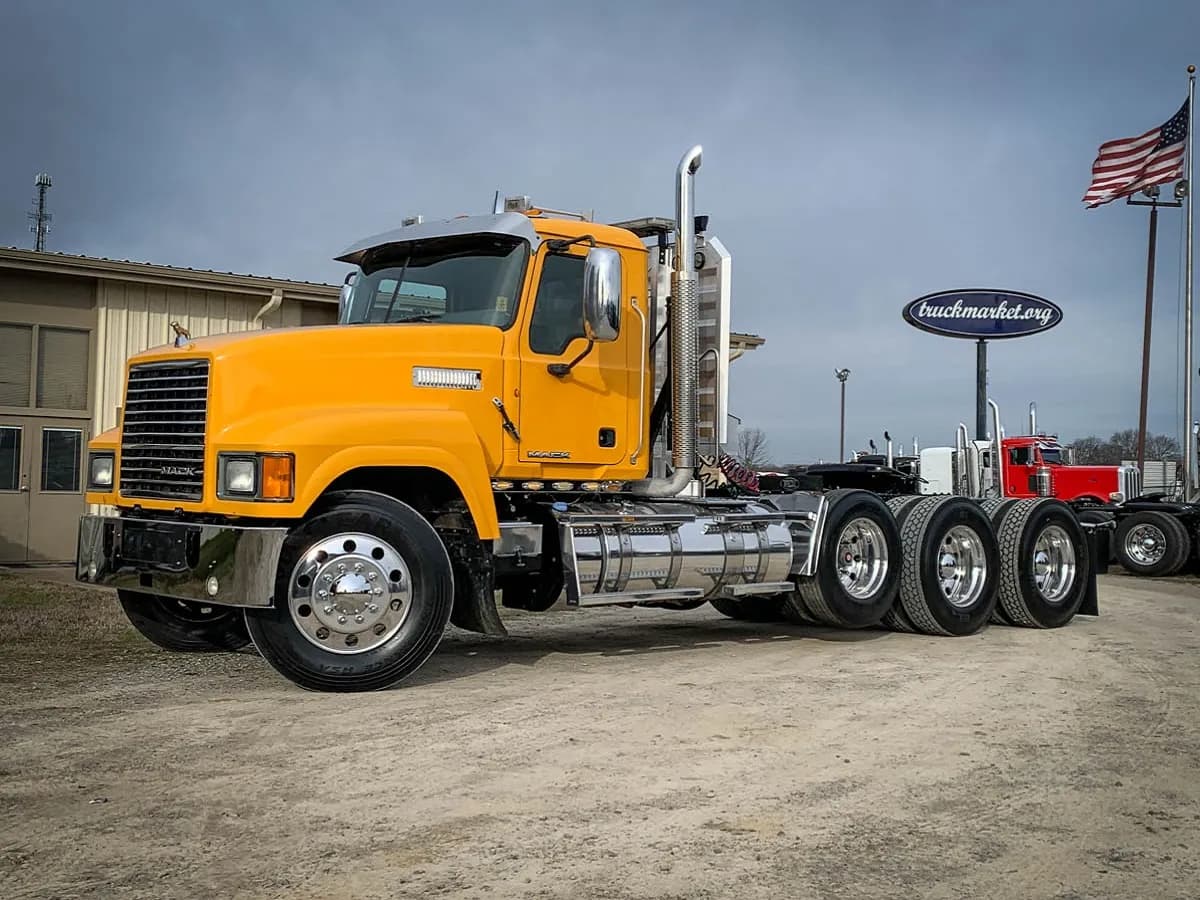 2014 Mack CHU613 TRI - Day Cab