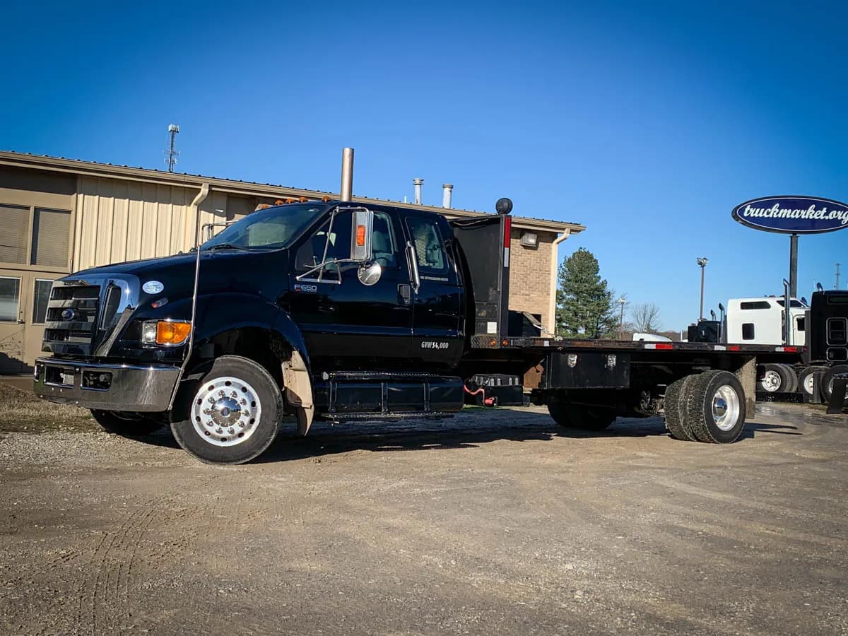 2015 Cummins F-650 XLT - Flatbed
