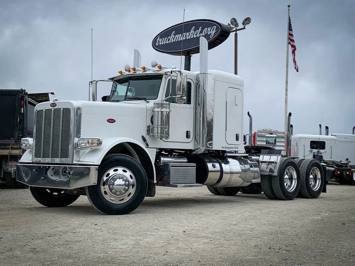 2018 Peterbilt 389 - Sleeper