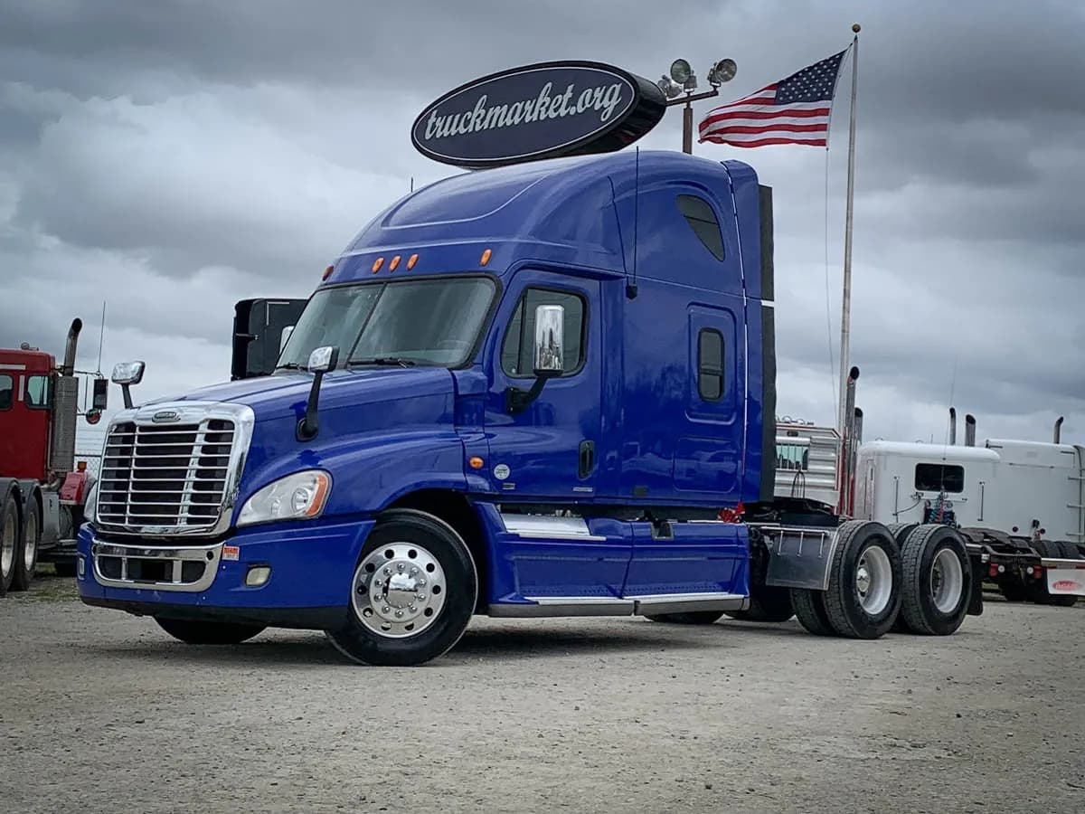2011 Freightliner Cascadia - Sleeper