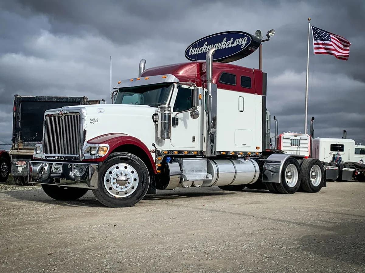 2016 International 9900I - Sleeper