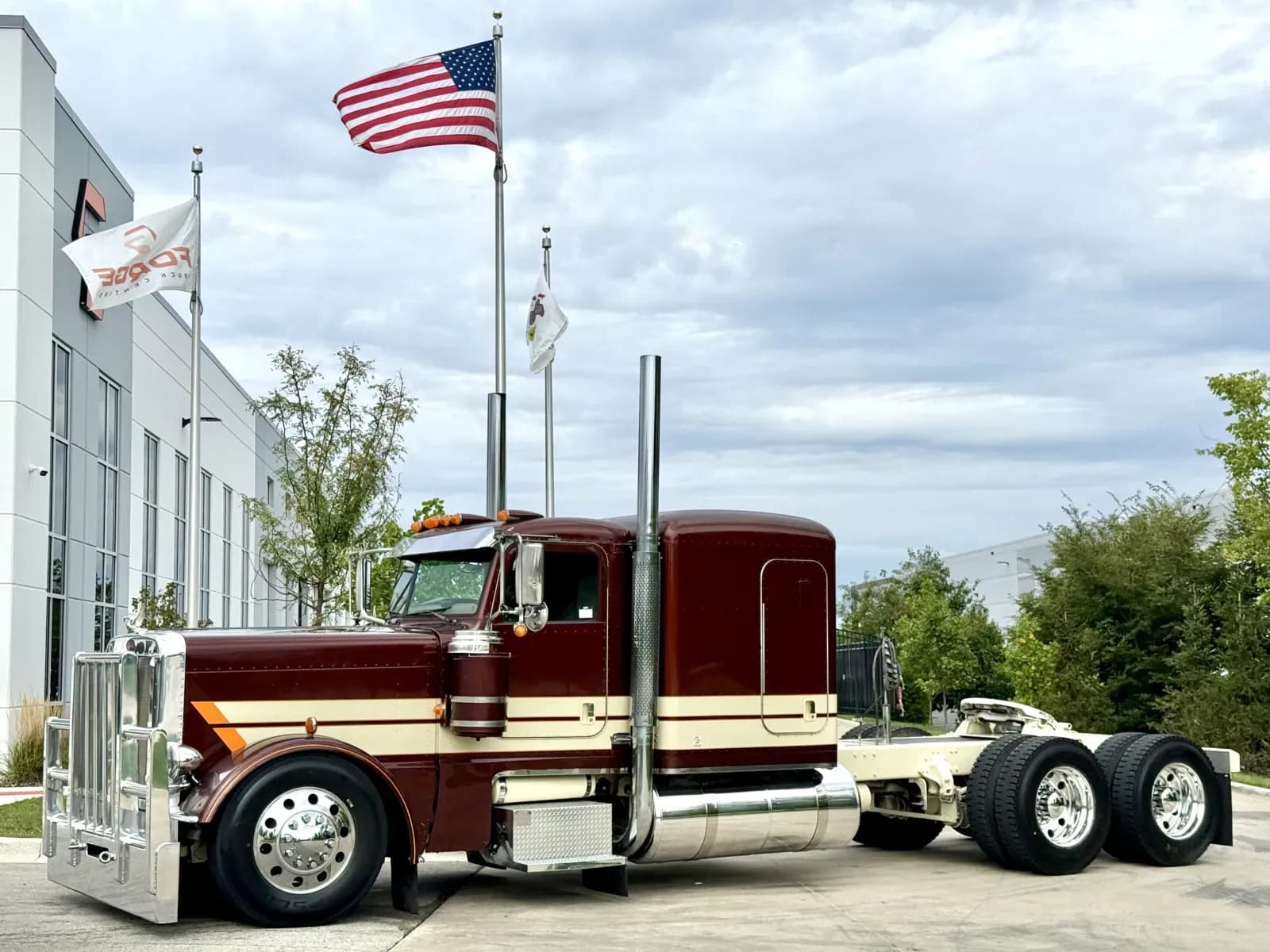 2017 Peterbilt 389 - Glider Kit Trucks